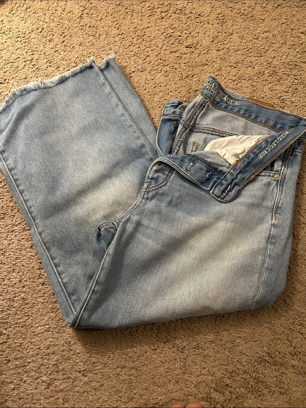 American Eagle Outfitters Light Wash Cropped Women’s Jeans